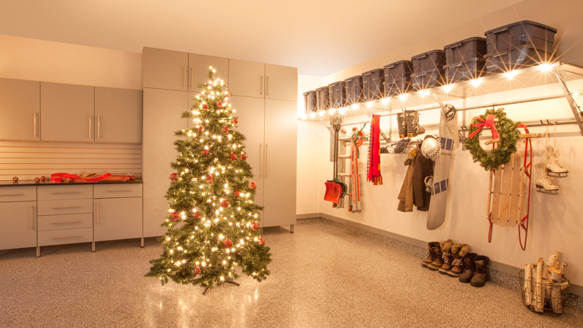 How to Use a Garage More Effectively for Holiday Decoration Storage