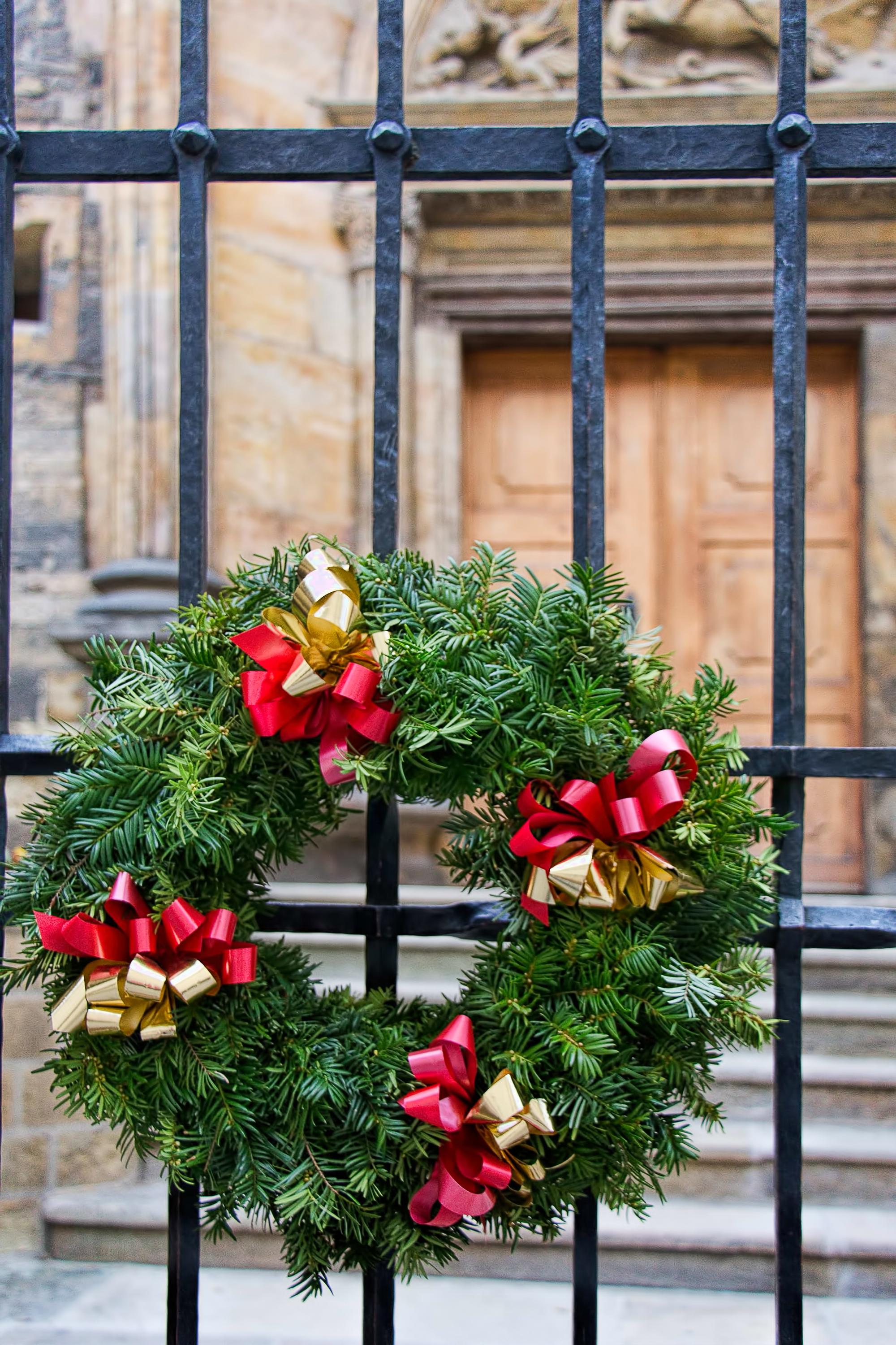 packing holiday decor